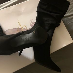 Jessica Simpson heel booth